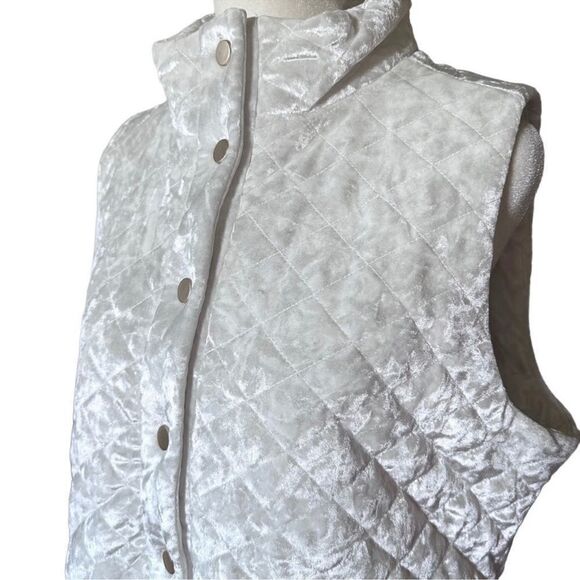 Charter Club Quilted Velvet Outdoor Gold Snap Closure Vest White Size Medium - Picture 7 of 12